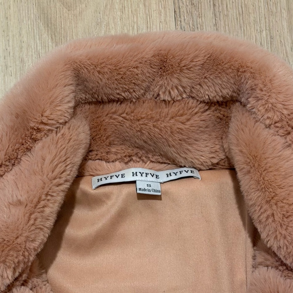 FYHVE Women’s Pink Faux Fur Flyaway Jacket size Small - Picture 4 of 5